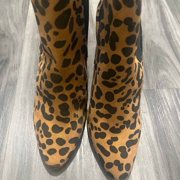 DV by Dolce Vita Leopard Print Ankle Boots - Picture 4 of 6